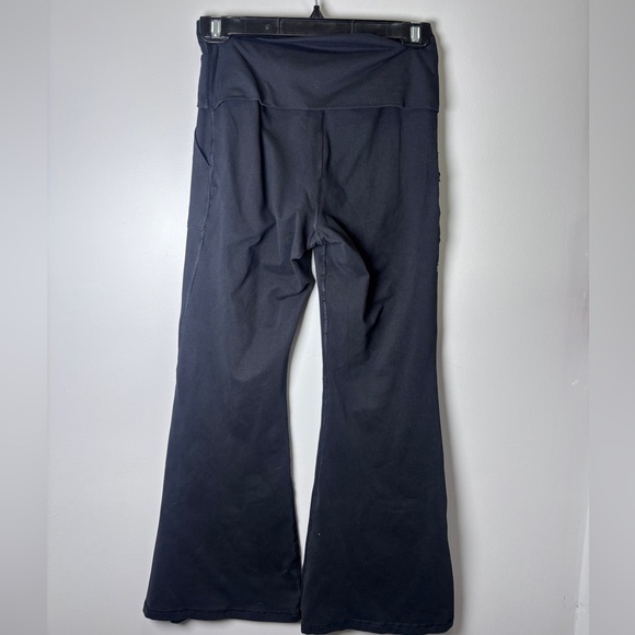 Offline by Aerie Black High Rise Bottom Flare Leggings Size M - Picture 2 of 4